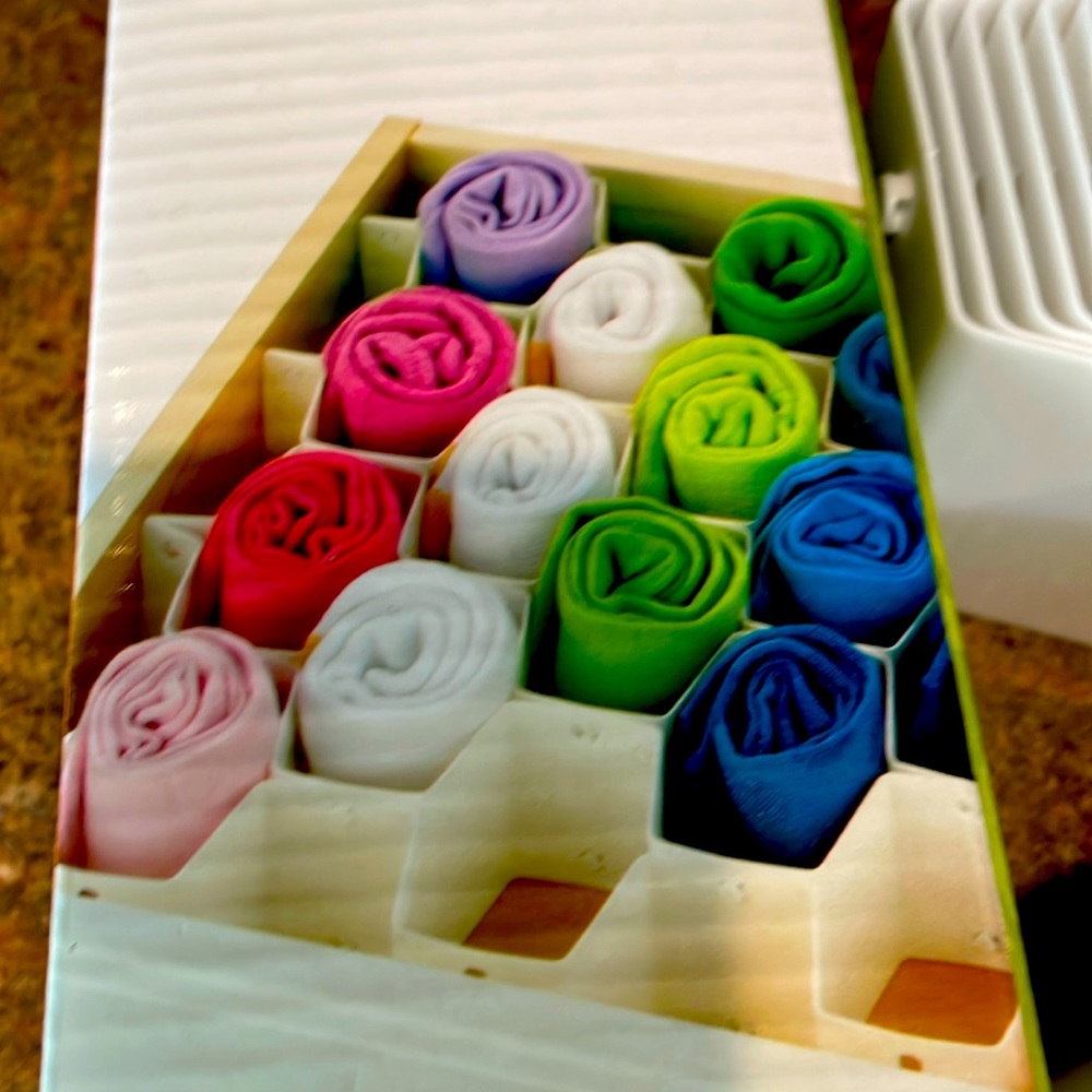 NIB - 2 drawer divider sets (16 total pieces)